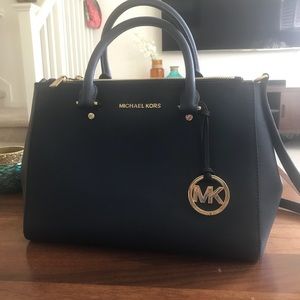 MK Sutton Medium - Navy